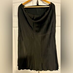 NWOT - VS BLACK SKIRT